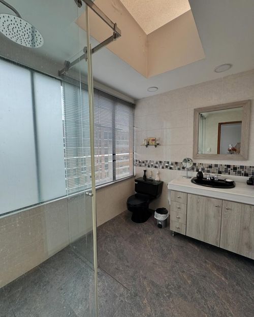 Apartamento de 3 alcobas en venta en Santa Barbara Occidental, Bogotá, 201 m² · foto 16 de 21