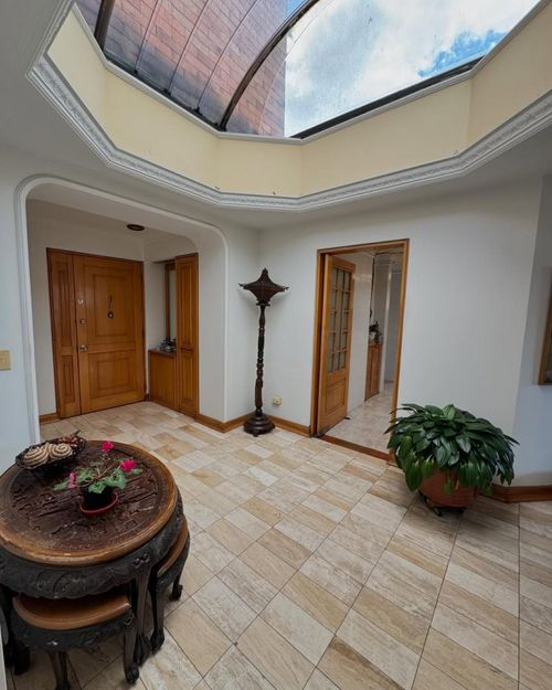 Apartamento de 3 alcobas en venta en Santa Barbara Occidental, Bogotá, 201 m² · foto 17 de 21