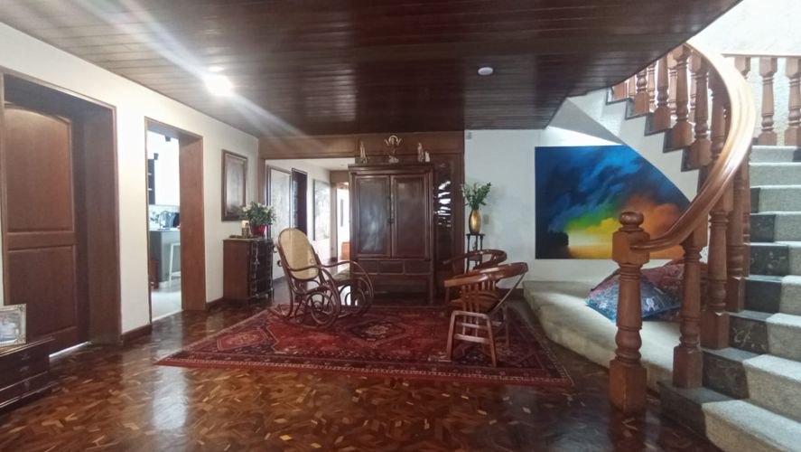 Casa de 3 alcobas en venta en Santa Barbara Occidental, Bogotá, 414 m² · foto 5 de 16
