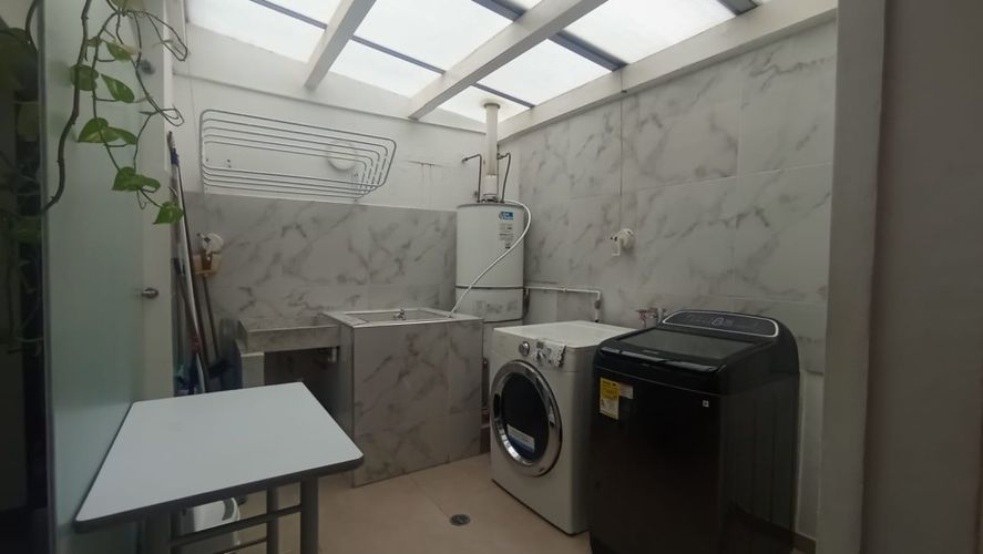 Casa de 3 alcobas en venta en Santa Barbara Occidental, Bogotá, 414 m² · foto 9 de 16