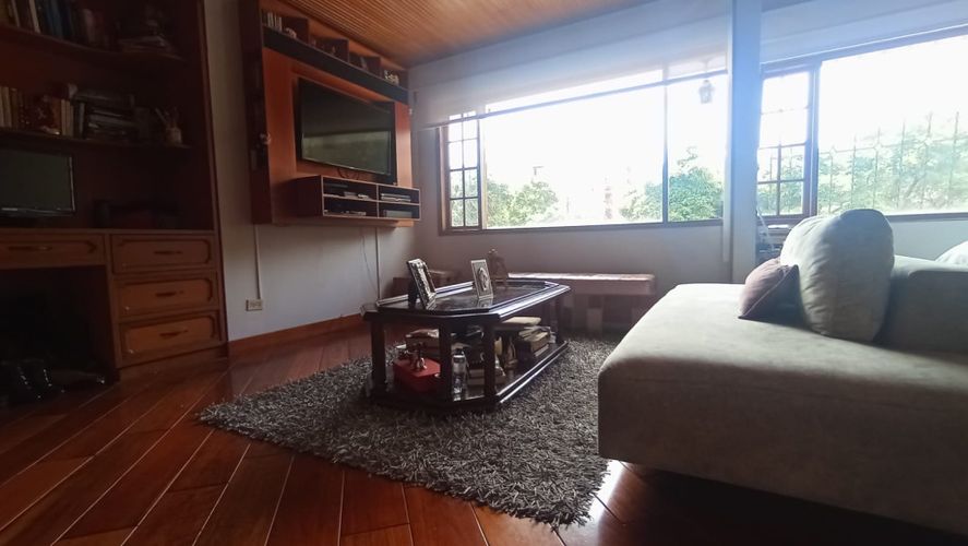 Casa de 3 alcobas en venta en Santa Barbara Occidental, Bogotá, 414 m² · foto 14 de 16