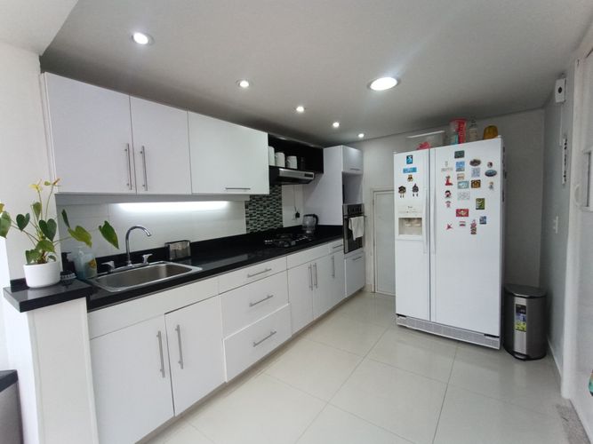 Casa de 5 alcobas en venta en Lisboa, Bogotá, 233 m² · foto 3 de 24