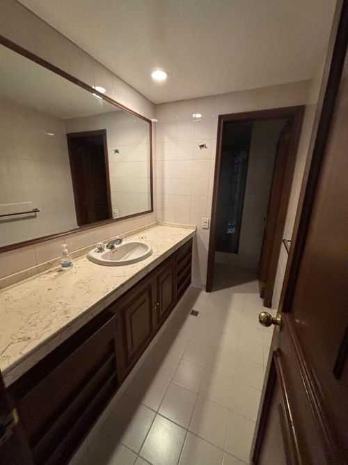 Apartamento de 3 alcobas en venta en Chico Norte, Bogotá, 210 m² · foto 6 de 14