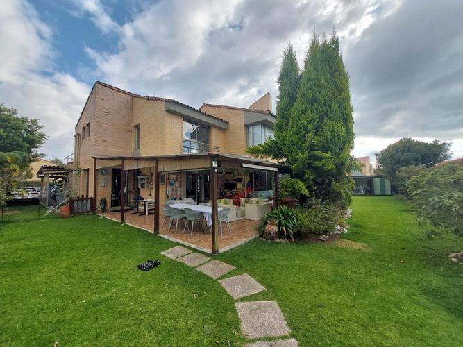 Casa de 3 alcobas en venta en Guaymaral, Bogotá, 300 m² · foto 2 de 16