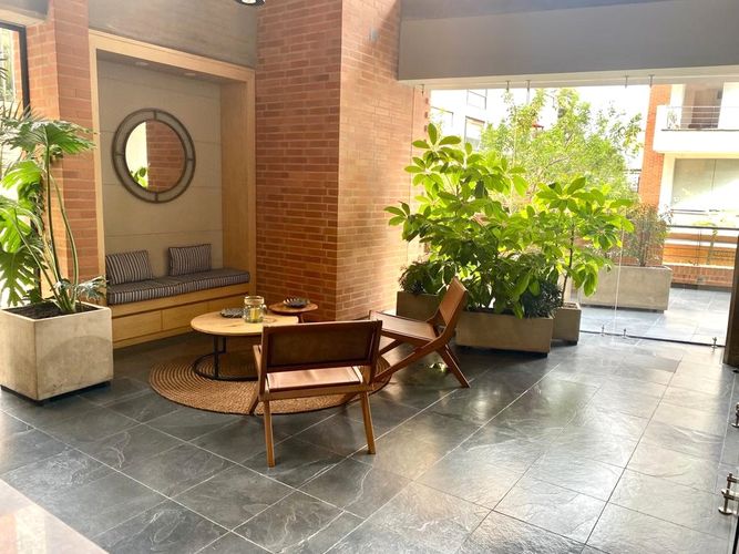 Apartaestudio en venta en El Refugio, Bogotá, 55 m² · foto 2 de 13