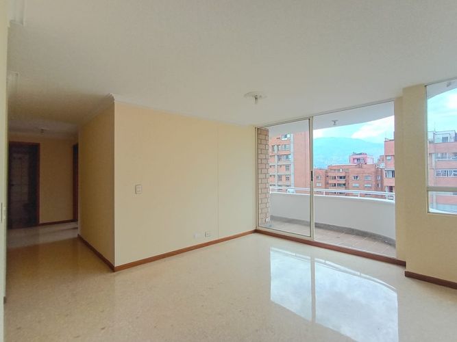 Apartamento de 3 alcobas en arriendo en Laureles, Medellín, 115 m² · foto 3 de 20