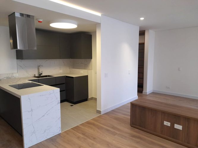 Apartaestudio en venta en Chico, Bogotá, 58 m² · foto 4 de 15