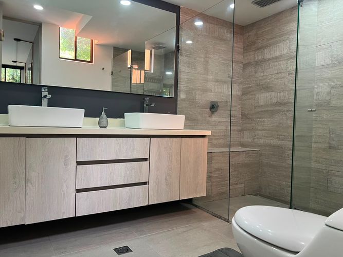 Apartamento de 3 alcobas en arriendo en El Poblado, Medellín, 220 m² · foto 14 de 18