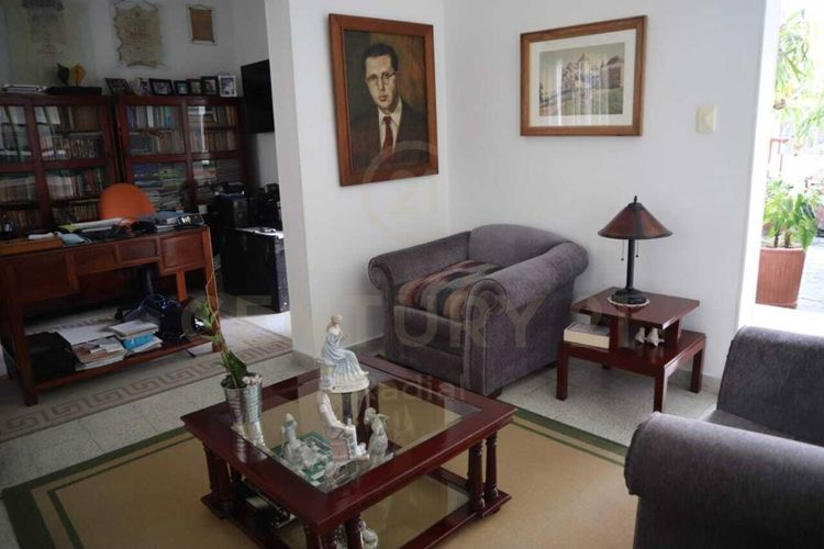 Casa de 8 alcobas en venta en Laureles, Medellín, 500 m² · foto 2 de 19