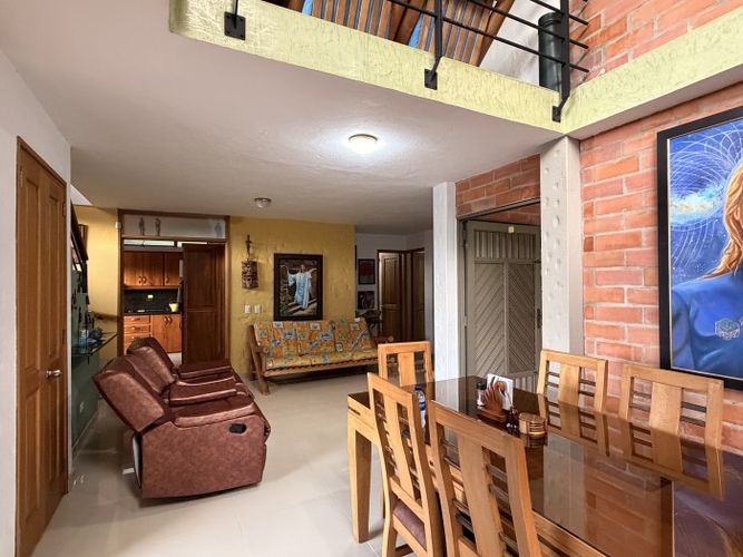 Casa de 5 alcobas en venta en El Trianon, Envigado, 895 m² · foto 2 de 24