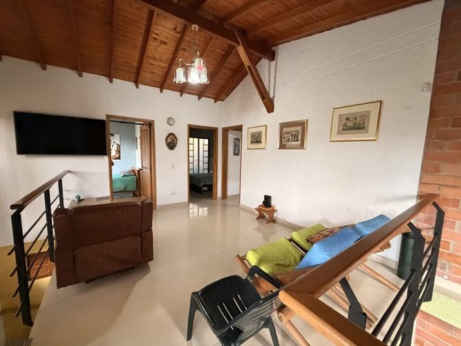 Casa de 5 alcobas en venta en El Trianon, Envigado, 895 m² · foto 3 de 24
