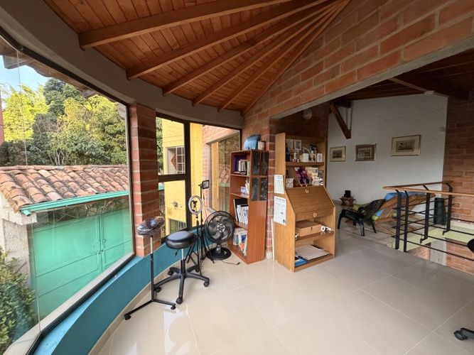 Casa de 5 alcobas en venta en El Trianon, Envigado, 895 m² · foto 4 de 24