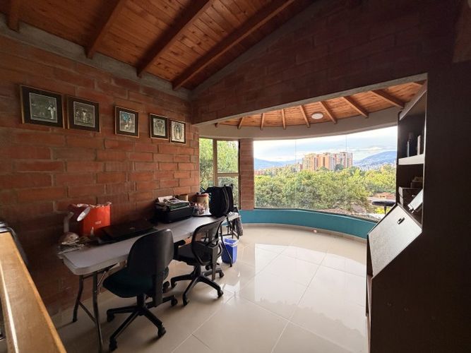 Casa de 5 alcobas en venta en El Trianon, Envigado, 895 m² · foto 5 de 24