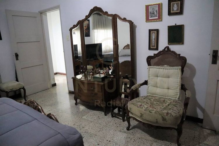 Casa de 8 alcobas en venta en Laureles, Medellín, 500 m² · foto 19 de 19