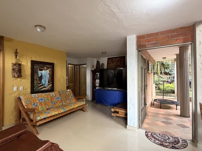 Casa de 5 alcobas en venta en El Trianon, Envigado, 895 m² · foto 16 de 24