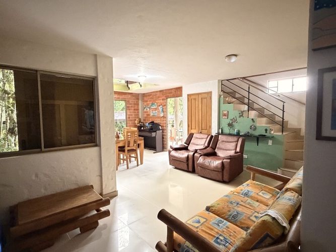 Casa de 5 alcobas en venta en El Trianon, Envigado, 895 m² · foto 17 de 24