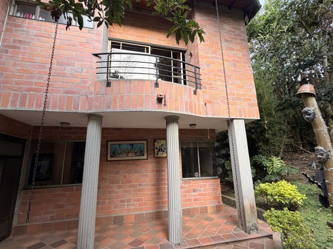 Casa de 5 alcobas en venta en El Trianon, Envigado, 895 m² · foto 22 de 24