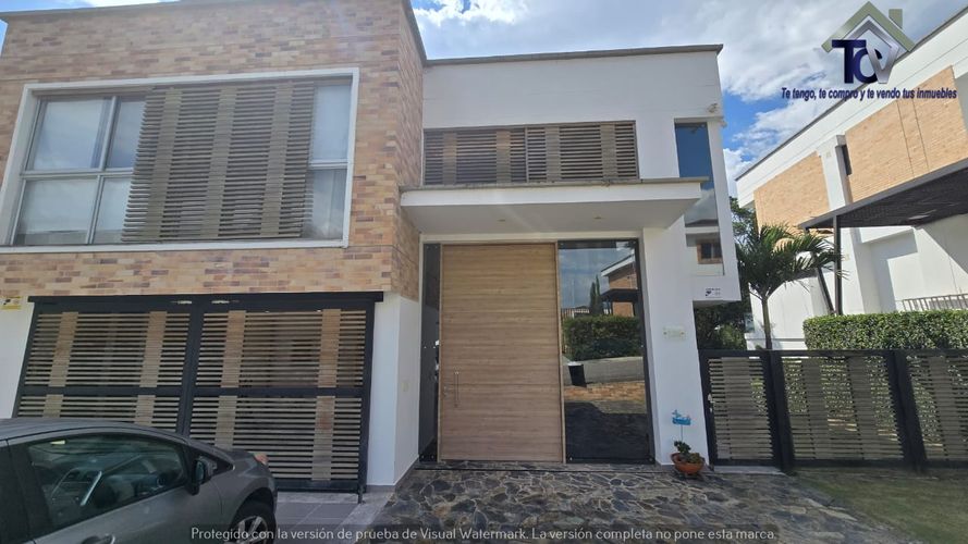 Casa de 5 alcobas en venta en Menzuly, Piedecuesta, 283 m² · foto 2 de 23