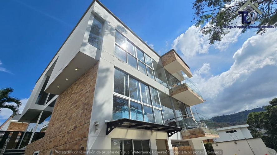 Casa de 5 alcobas en venta en Menzuly, Piedecuesta, 283 m² · foto 3 de 23