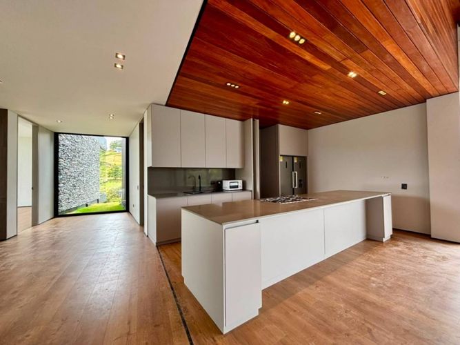 Casa en venta en Loma Del Escobero, Envigado · foto 2 de 21