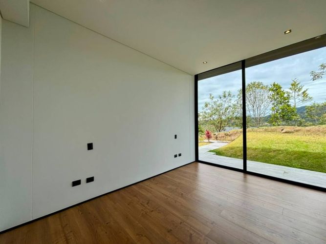 Casa en venta en Loma Del Escobero, Envigado · foto 10 de 21