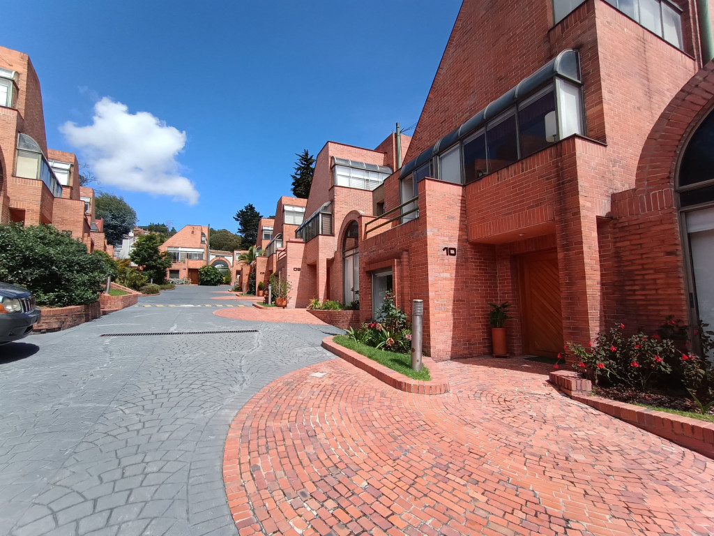 Casa en venta en Niza, Bogotá · foto 2 de 24
