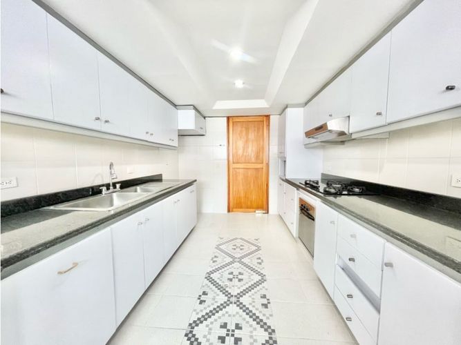 Casa en venta en Santa Barbara, Bogotá · foto 7 de 24