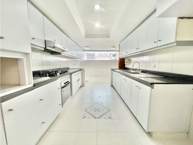 Casa en venta en Santa Barbara, Bogotá · foto 8 de 24
