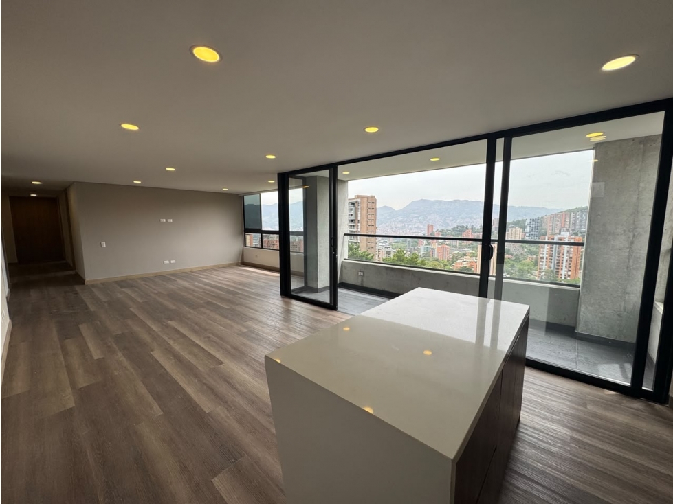 Apartamento en arriendo en El Tesoro, Medellín · foto 2 de 16