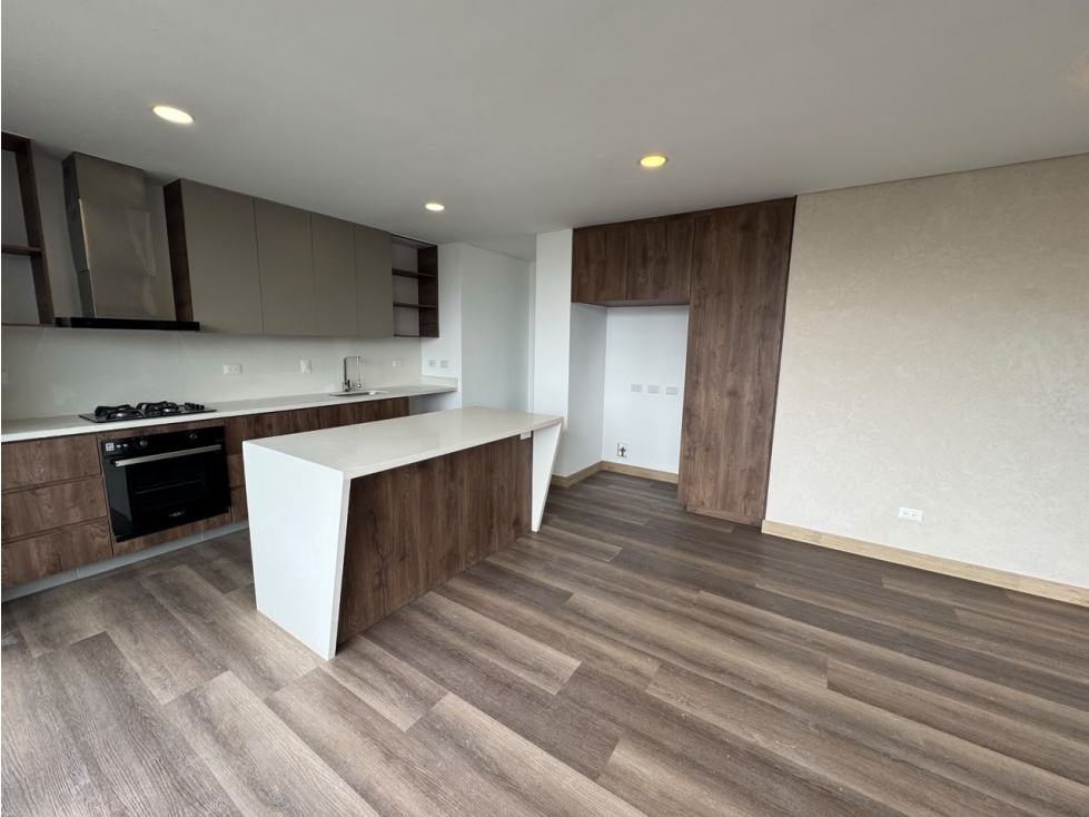 Apartamento en arriendo en El Tesoro, Medellín · foto 3 de 16