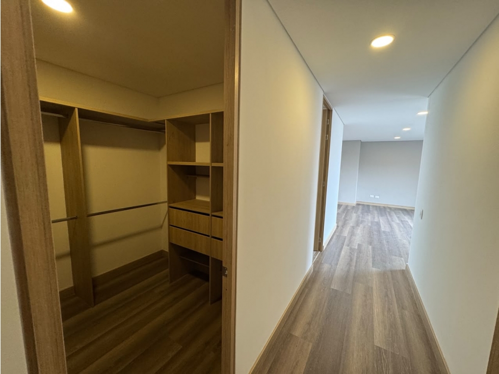 Apartamento en arriendo en El Tesoro, Medellín · foto 8 de 16