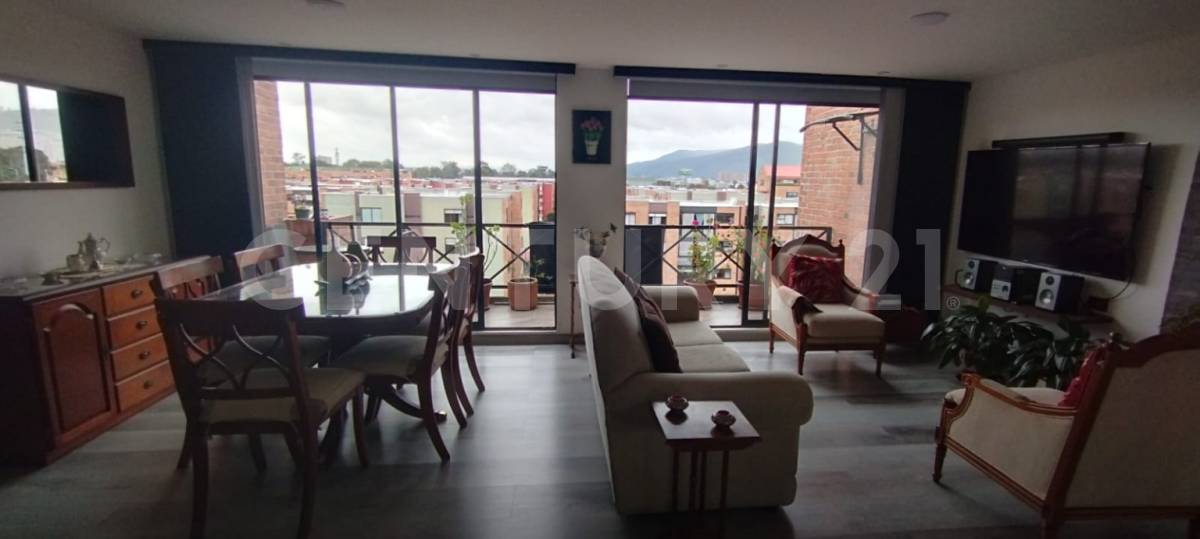 Apartamento en venta en Mazuren, Bogotá · foto 3 de 23