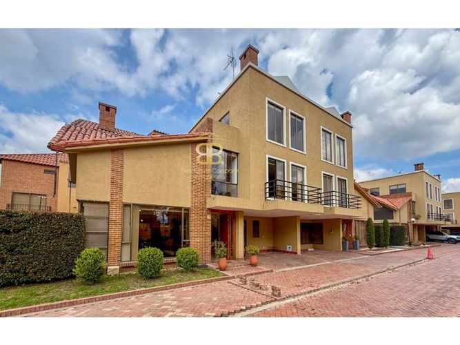 Casa de 4 alcobas en venta en San Jose De Los Nogales, Chía, 266 m² · foto 3 de 24
