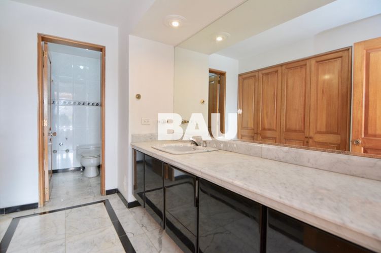 Apartamento de 3 alcobas en venta en Chicó Reservado, Bogotá, 220 m² · foto 19 de 23