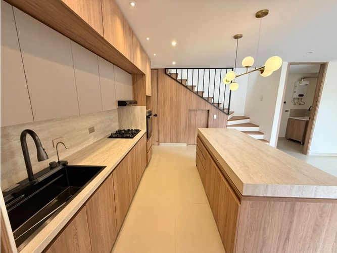 Casa de 3 alcobas en venta en La Ceja, 201 m² · foto 2 de 15