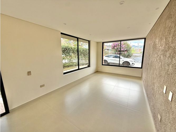 Casa de 3 alcobas en venta en La Ceja, 201 m² · foto 3 de 15