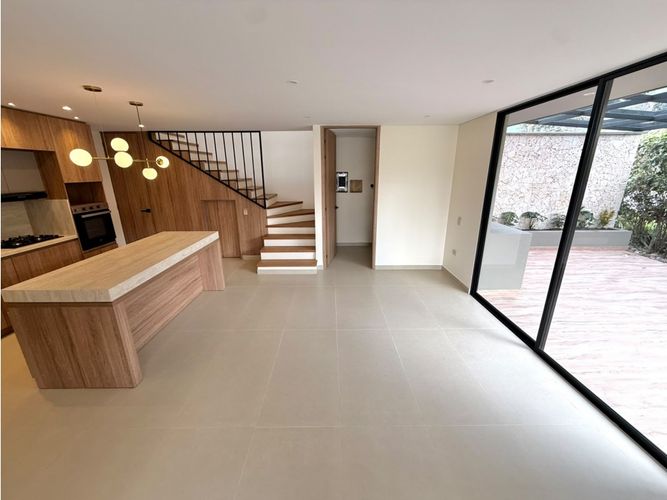 Casa de 3 alcobas en venta en La Ceja, 201 m² · foto 4 de 15