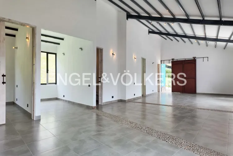 Casa de 3 alcobas en venta en La Ceja, 284 m² · foto 3 de 17
