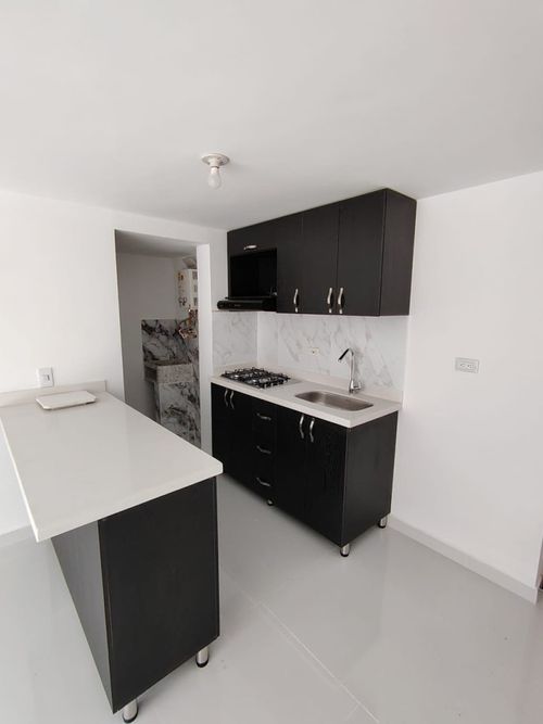 Apartamento de 3 alcobas en venta en La Carrera, Bello, 55 m² · foto 2 de 16