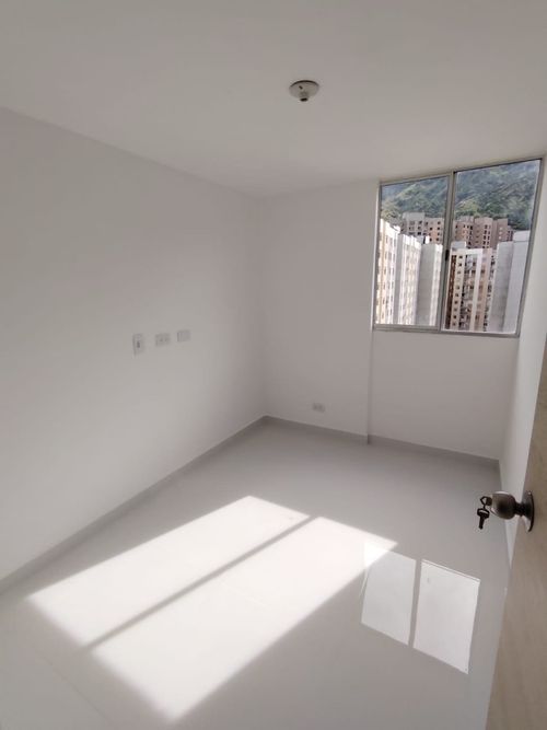Apartamento de 3 alcobas en venta en La Carrera, Bello, 55 m² · foto 13 de 16