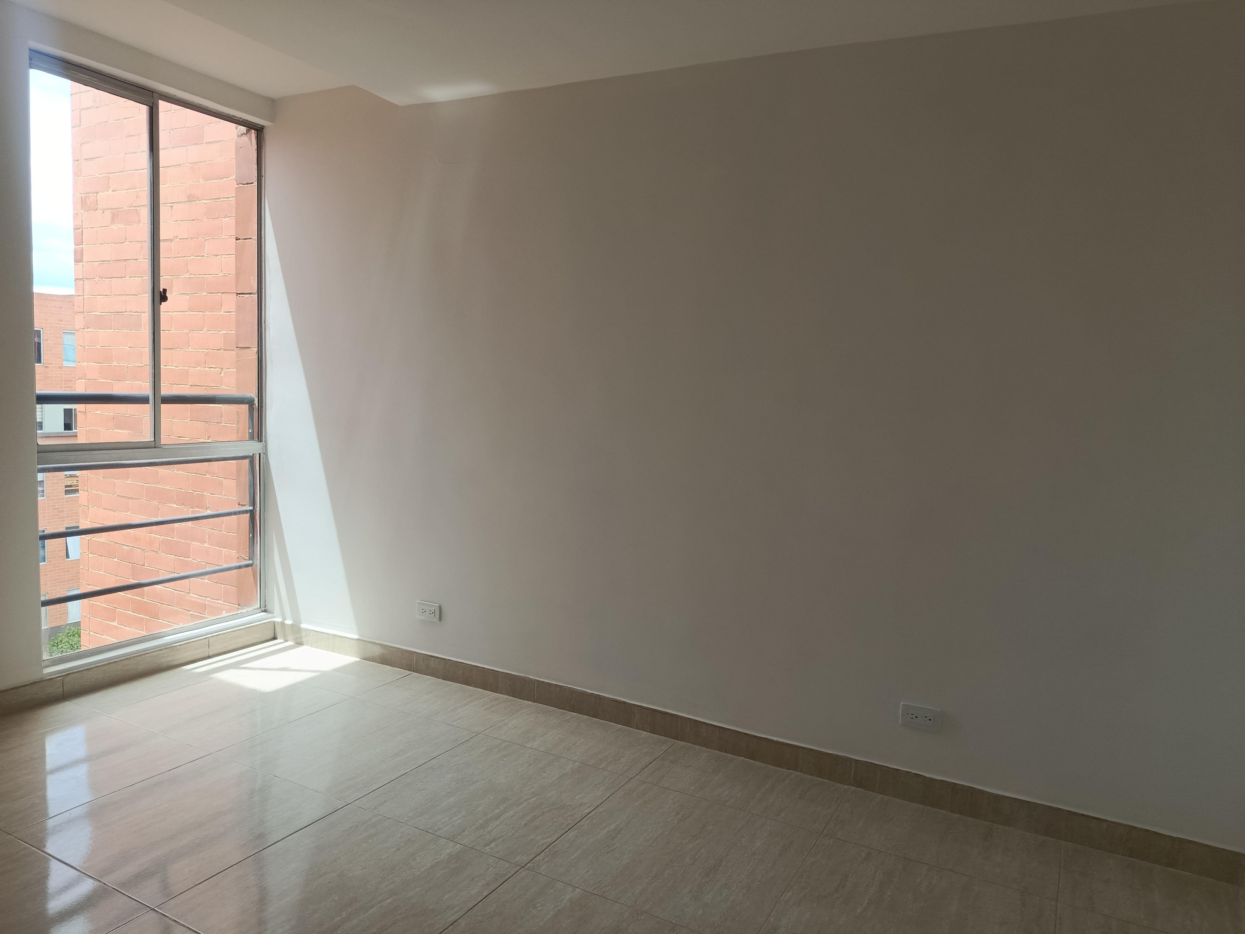 Apartamento en venta en Conjunto residencial zaragoza ii, Madrid 3