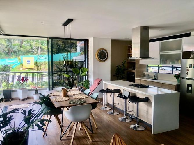 Apartamento de 1 alcoba en venta en Loma De Las Brujas, Envigado, 63 m² · foto 2 de 12