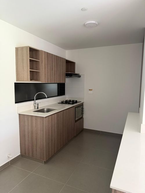 Apartamento de 1 alcoba en venta en Loma De Las Brujas, Envigado, 63 m² · foto 3 de 12