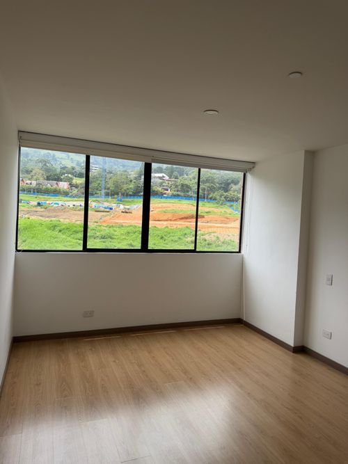Apartamento de 1 alcoba en venta en Loma De Las Brujas, Envigado, 63 m² · foto 4 de 12