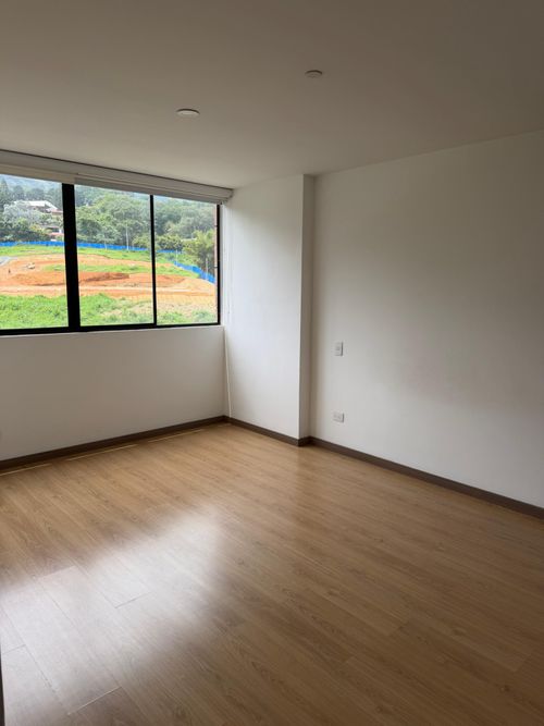Apartamento de 1 alcoba en venta en Loma De Las Brujas, Envigado, 63 m² · foto 6 de 12