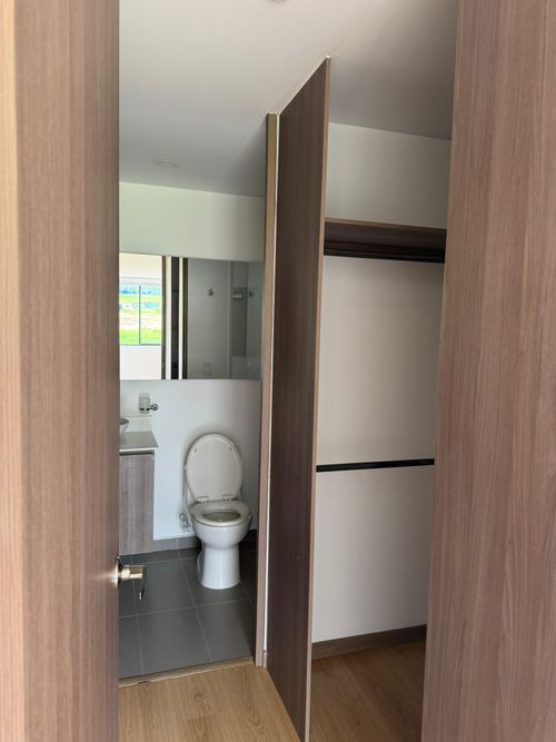 Apartamento de 1 alcoba en venta en Loma De Las Brujas, Envigado, 63 m² · foto 9 de 12