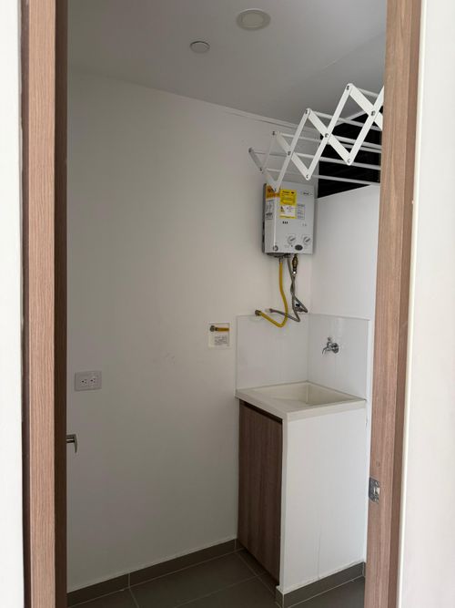 Apartamento de 1 alcoba en venta en Loma De Las Brujas, Envigado, 63 m² · foto 11 de 12