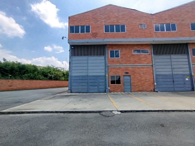 Bodega en arriendo en Arroyohondo, Yumbo, 584 m² · foto 2 de 24