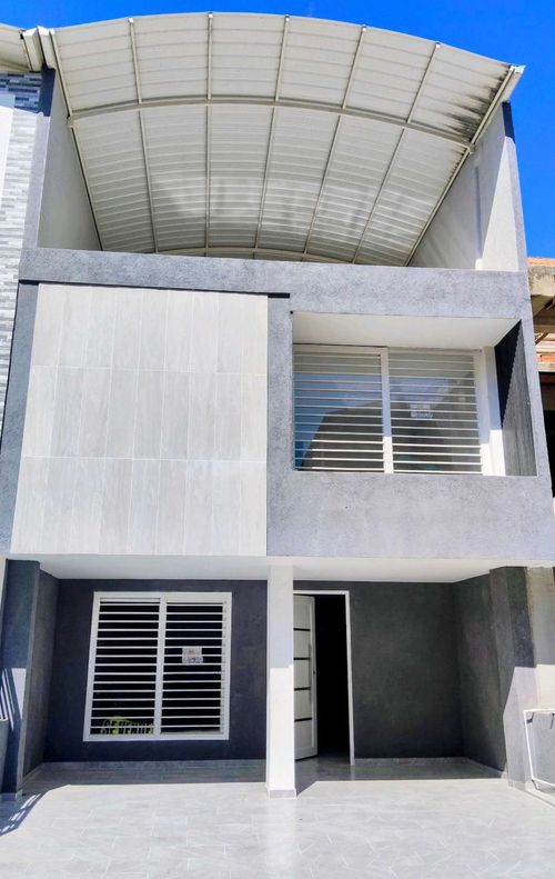 Casa de 5 alcobas en venta en Ciudad 2000, Cali, 206 m² · foto 2 de 24