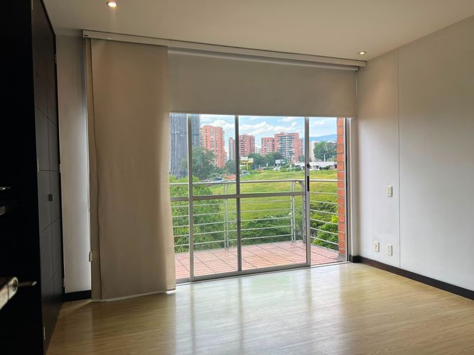 Apartamento de 2 alcobas en arriendo en El Poblado, Medellín, 90 m² · foto 2 de 16